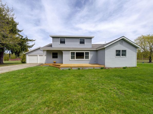 1197 S West Bay Shore Dr, Suttons Bay, MI 49682