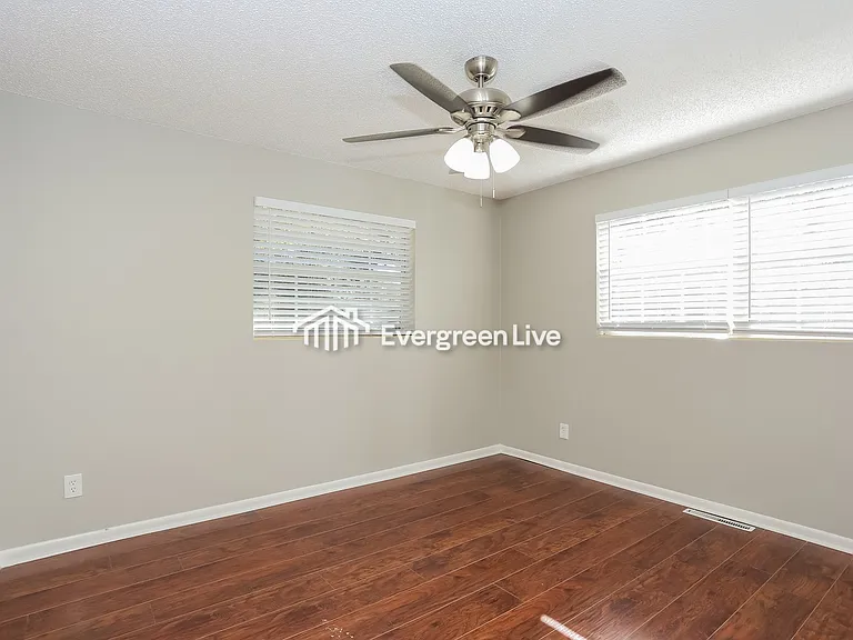 2243 Thiervy Dr — Photo 16