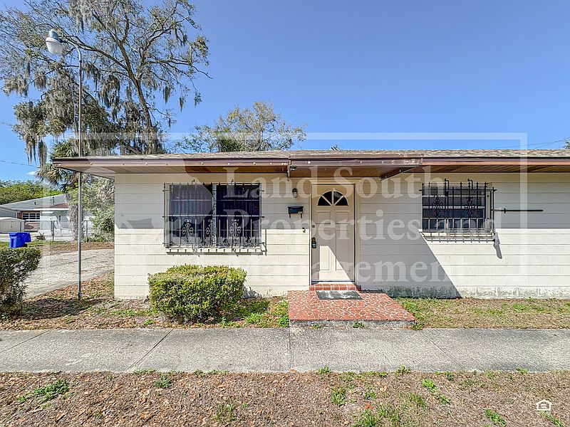 1st image of 322 Ariana St