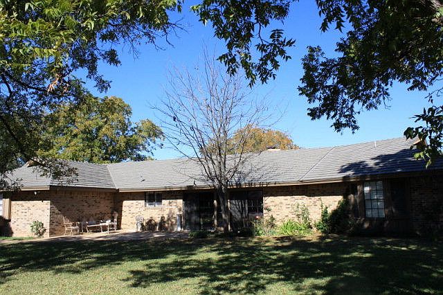 1st image of 402 Blue Grass Ct