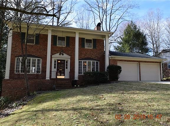 2nd image of 810 Chesterfield Cres