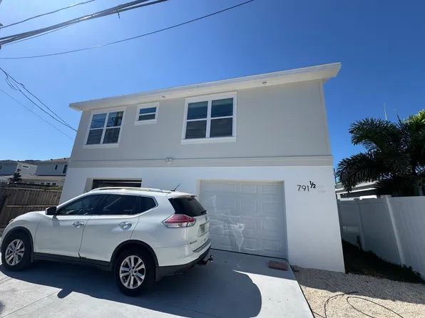 791 48th Ave N #1/2, Saint Petersburg, FL 33703