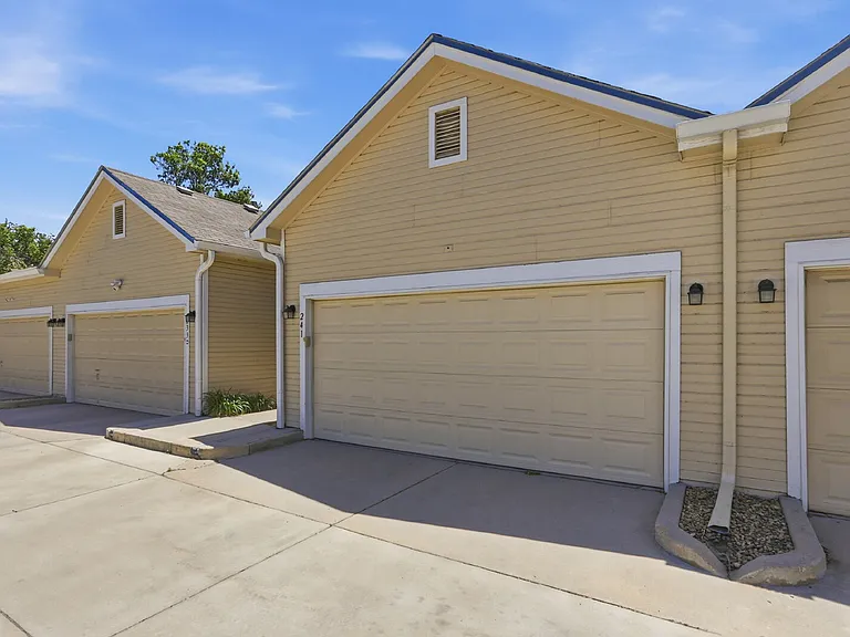 241 N Quari St — Photo 3