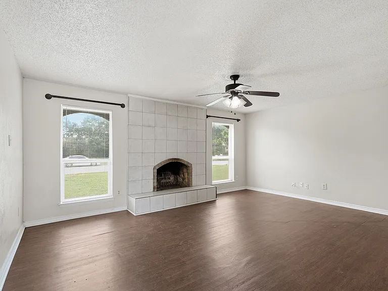 1373 Oakbluff Dr — Photo 5