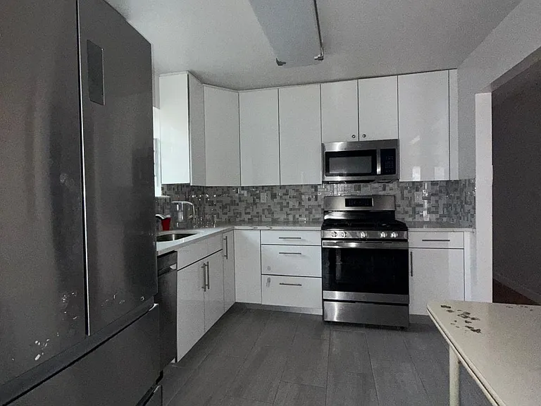 2655 E 21st St #3 — Photo 8