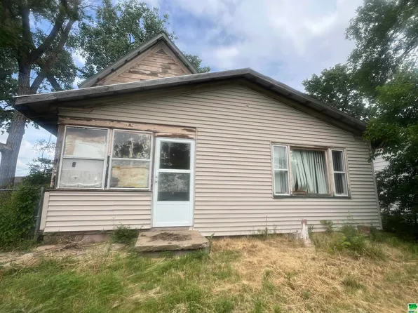 1817 W 2nd St, Sioux City, IA 51103