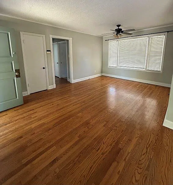 3 bed, 1319 sqft, $2,395 — Photo 2