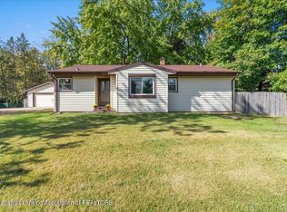 2677 Grovenburg Rd, Lansing, MI 48911