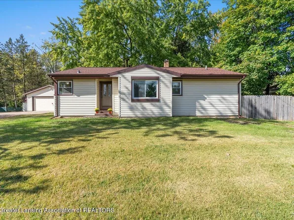 2677 Grovenburg Rd, Lansing, MI 48911