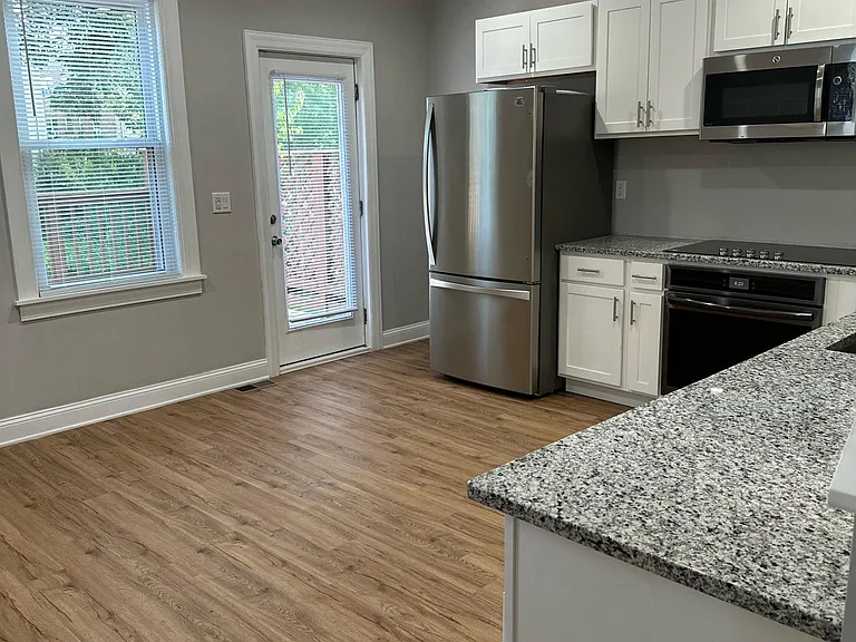 2827 Astoria Ave — Photo 3