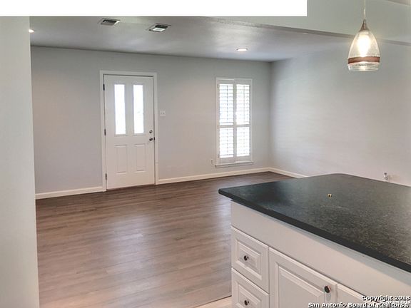 4th image of 7435 Lancewood Dr