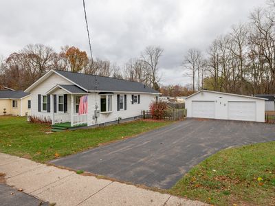 130 S Sunset St, Plainwell, MI, 49080
