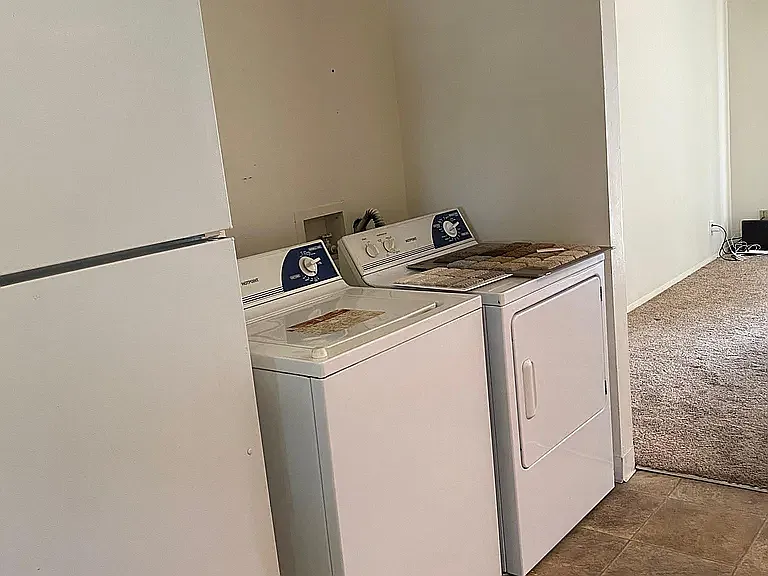 1405 Bradley Dr — Photo 7