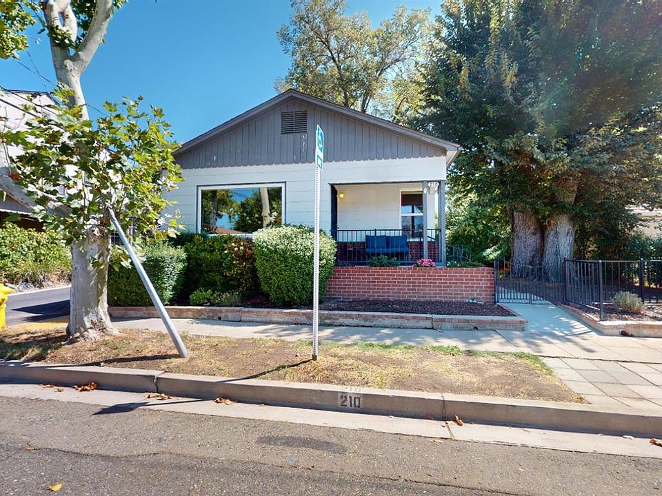 1st image of 210 Placer St