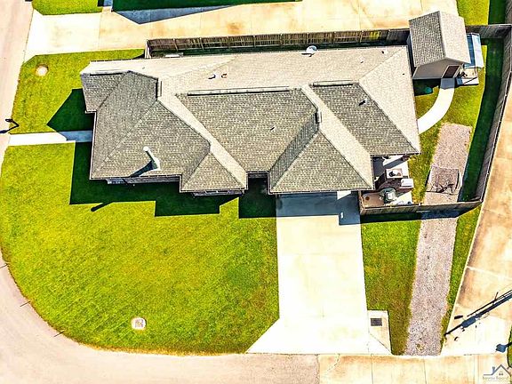 3rd image of 147 Tregre Ln