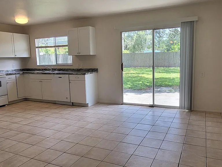 791 Cayuga Ave NE — Photo 5