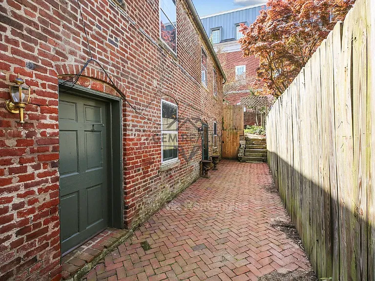 710 Caroline St #D — Photo 18