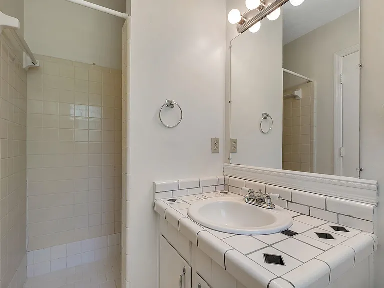 2613 Killarney Way — Photo 32