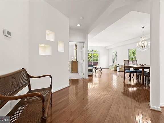 5th image of 320 Chalk Hill Dr