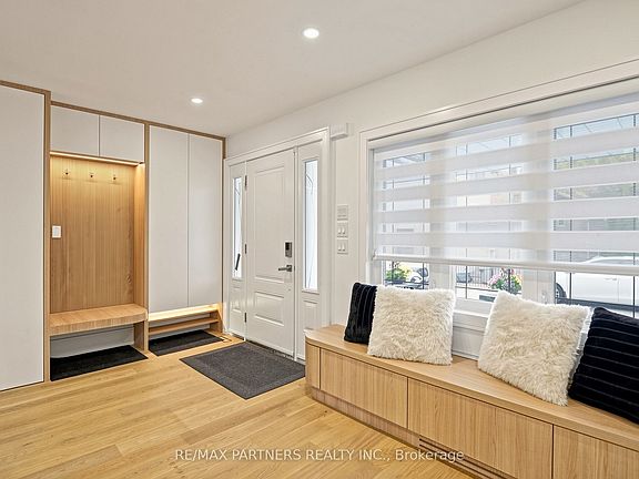 5th image of 52 Berkeley Ct