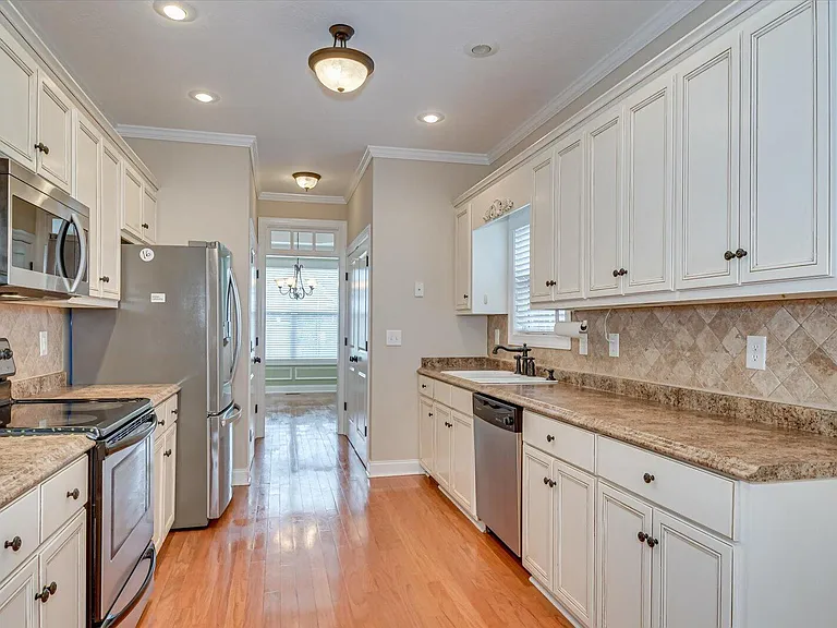 2520 Grier Cir — Photo 13