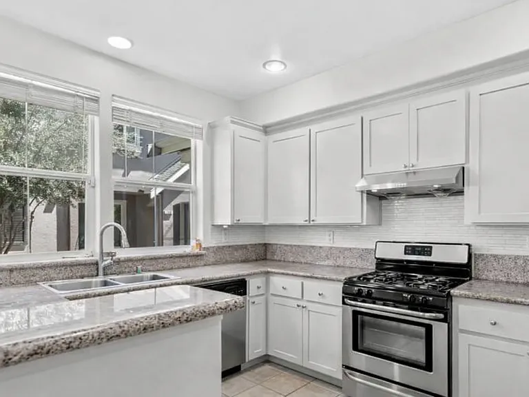 168 Caroline Ln — Photo 8