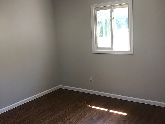 4th image of 46 Paprocki Ave