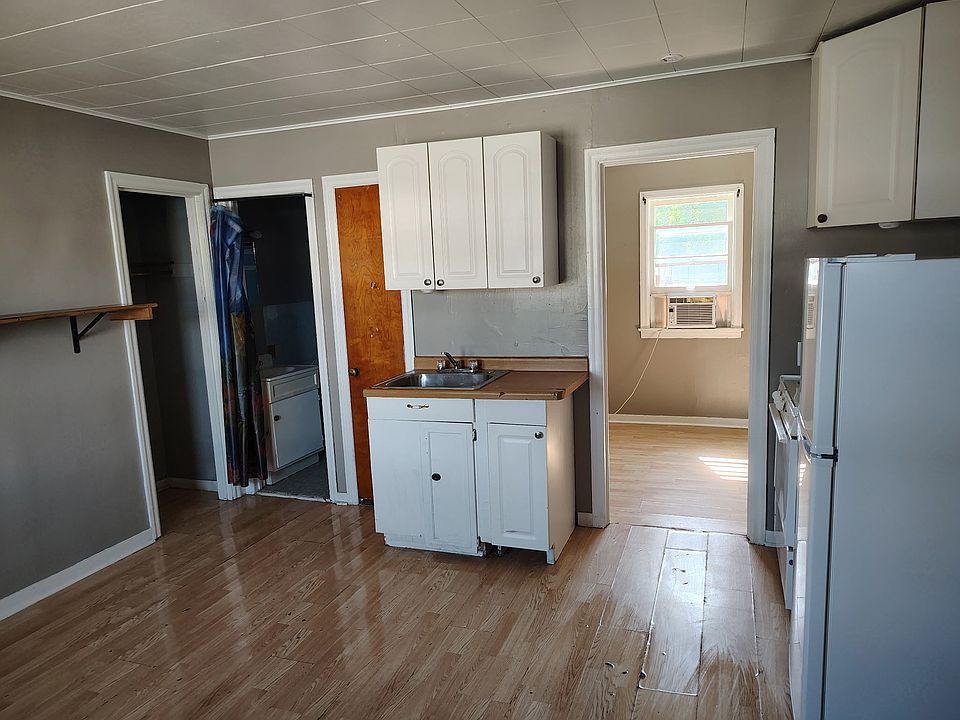 2nd image of 418 Anderson St #11423376