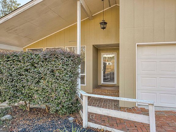 3rd image of 715 Hammond Dr