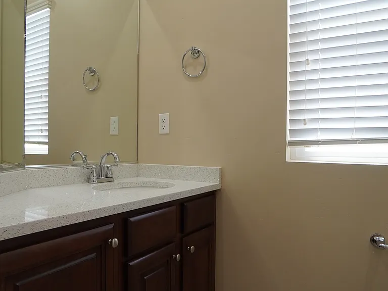 1203 E Roma Dr — Photo 4