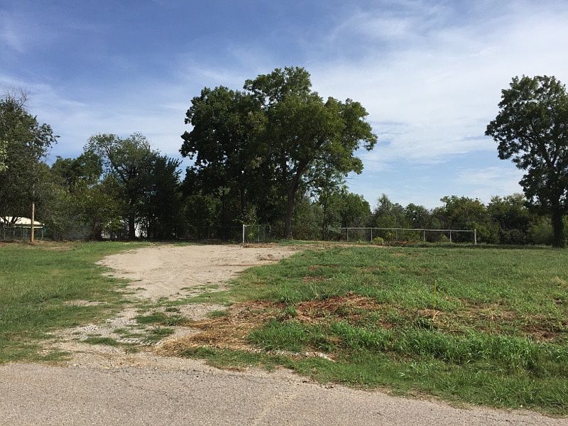 2nd image of 2534 Overholser Dr