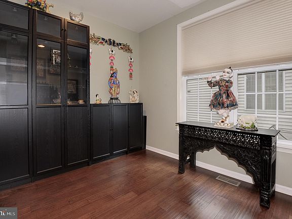 3rd image of 23166 Glenorchy Ct