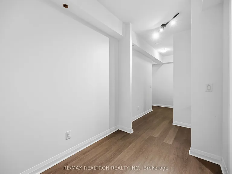 55 Oneida Cres #1904 — Photo 17