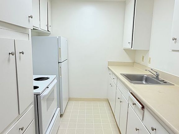 4th image of 2217 Otis Dr #D