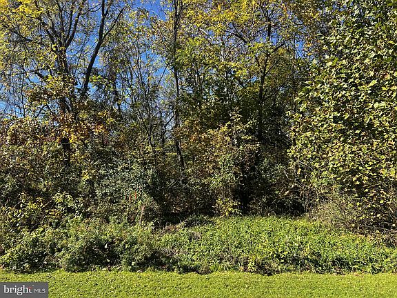 2nd image of 418 Mountain Rd