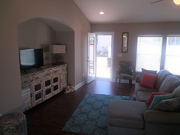 Great Family Room 21'x16'