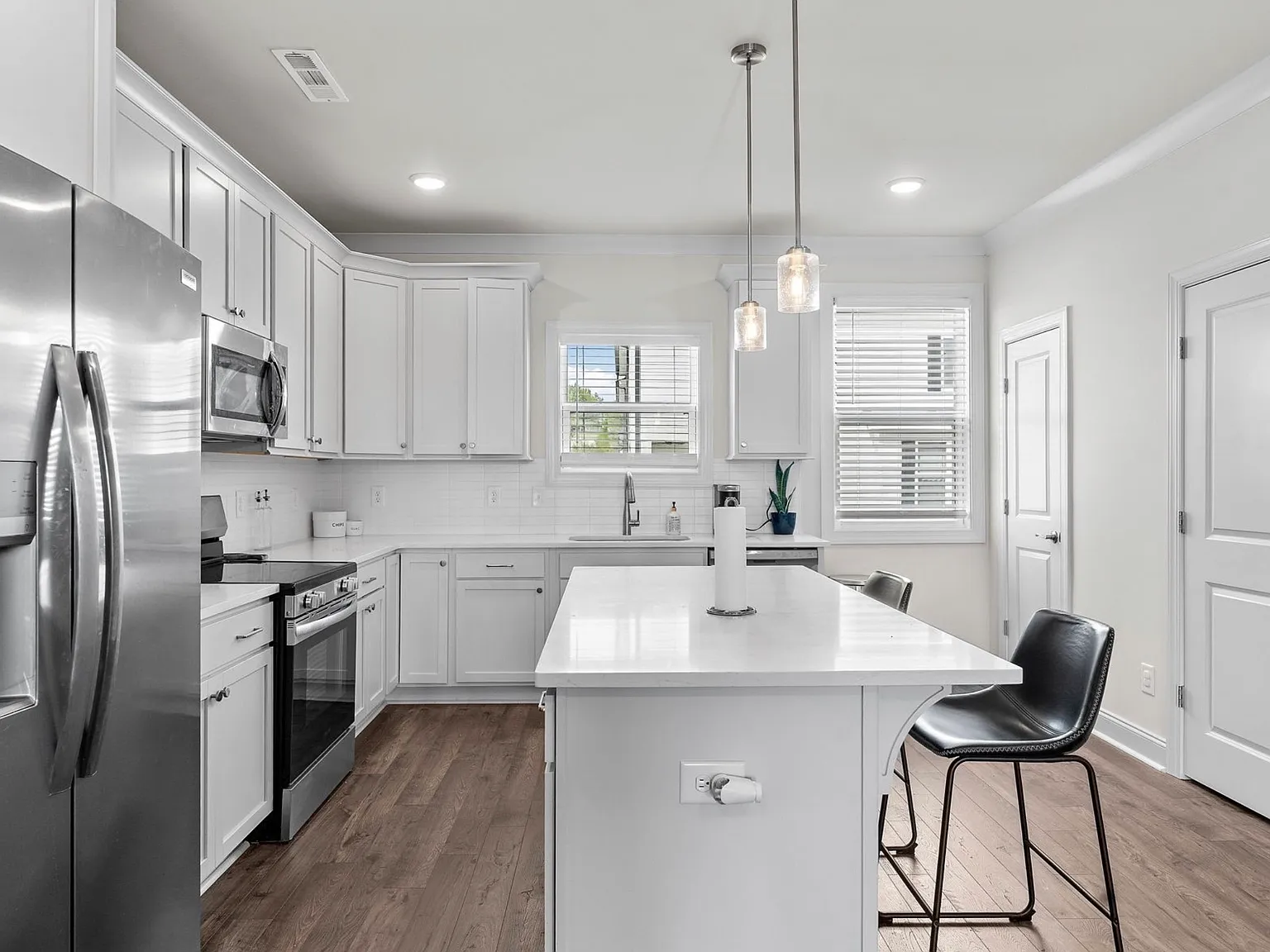 2 bed, 3.5 bath, 1687 sqft, $2,500 — Photo 3
