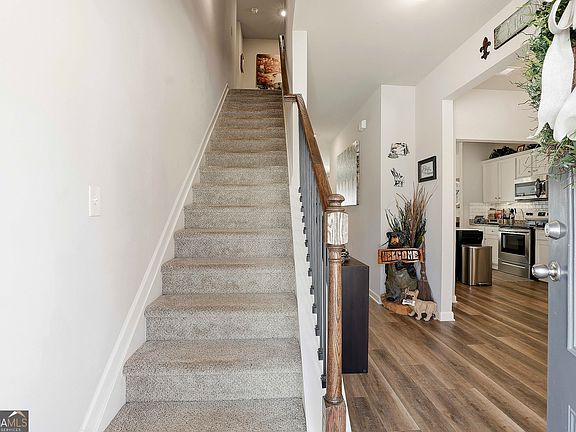 5th image of 475 Rabbits Run