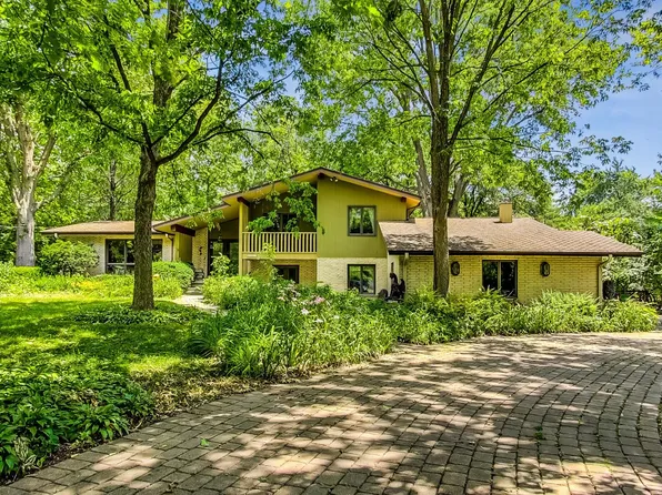 6383 Pontiac Dr, Indian Head Park, IL 60525