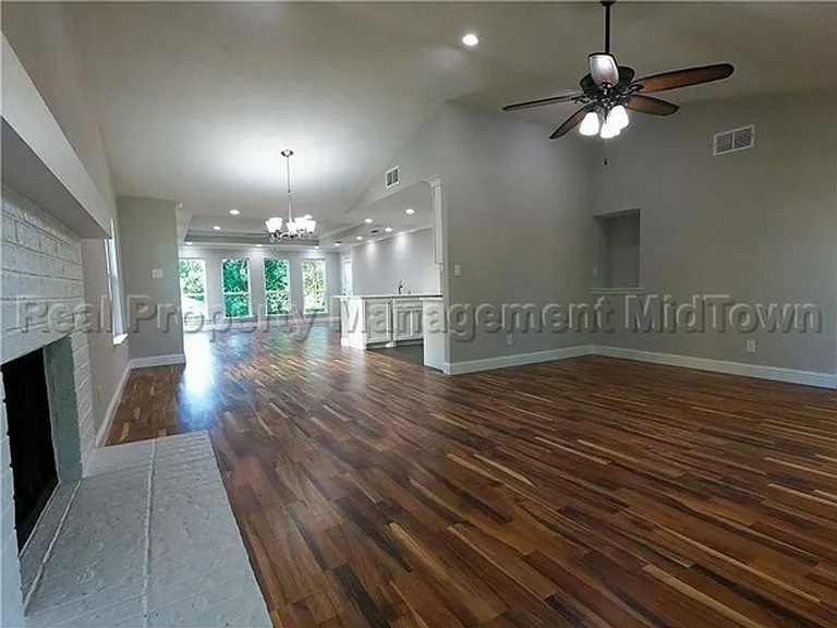 2325 Warwick Ave — Photo 5