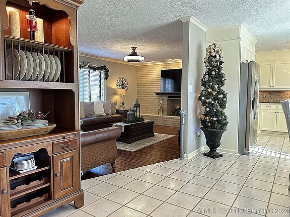 4th image of 323 Beaumont Dr