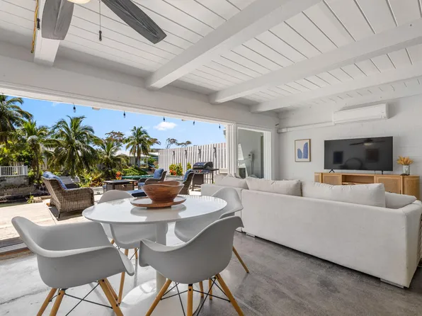 371 Kawaihae St, Honolulu, HI 96825