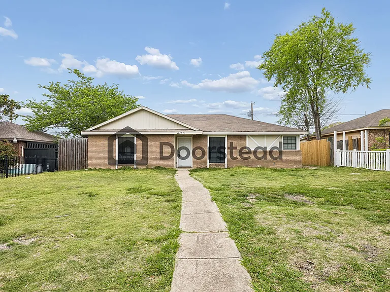 2803 Scottsbluff Dr — Photo 1