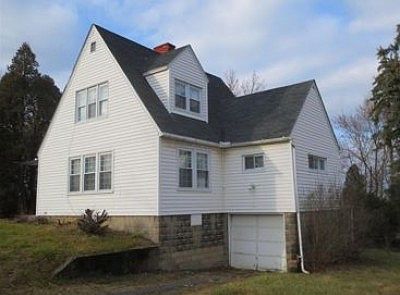 3rd image of 575 Henry St