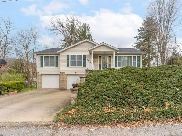 1456 Fenwick Ave, Star City, WV 26505