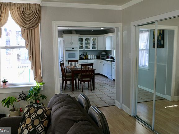 5th image of 87 E Franklin St