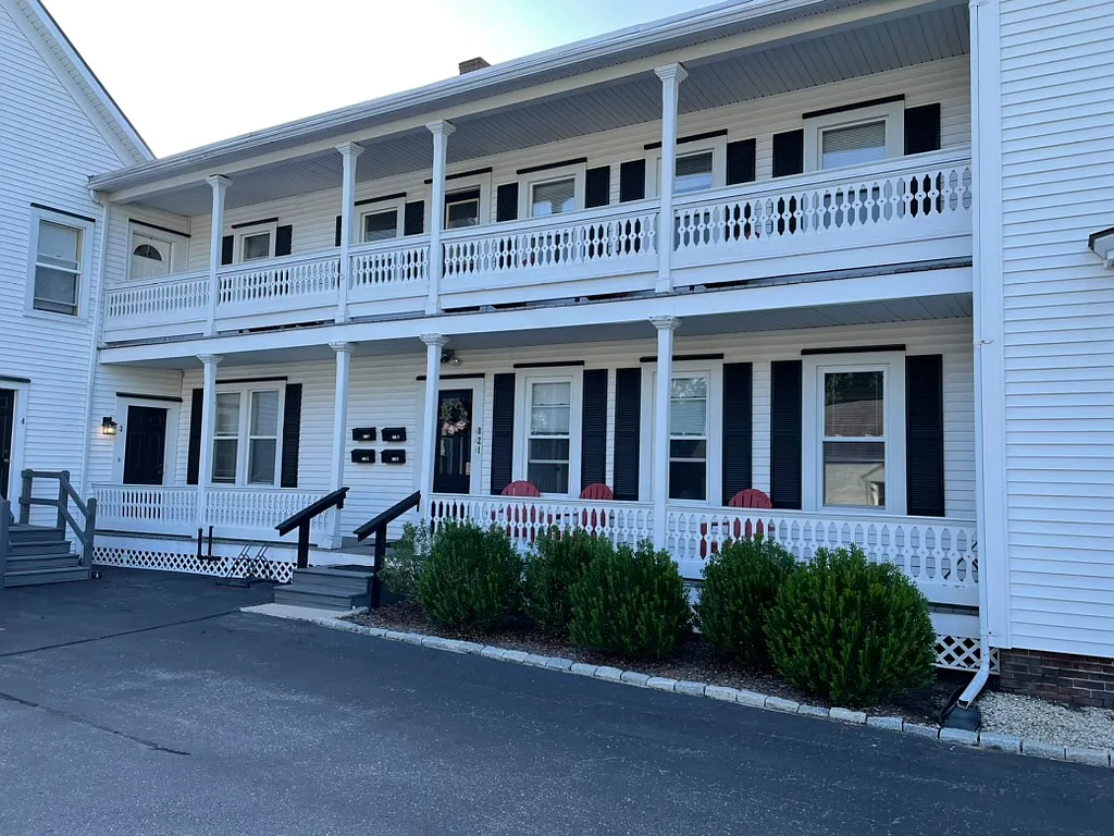 3 bed, 850 sqft, $2,900 — Photo 1