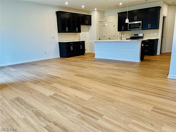 5th image of 791 N Parkside Dr