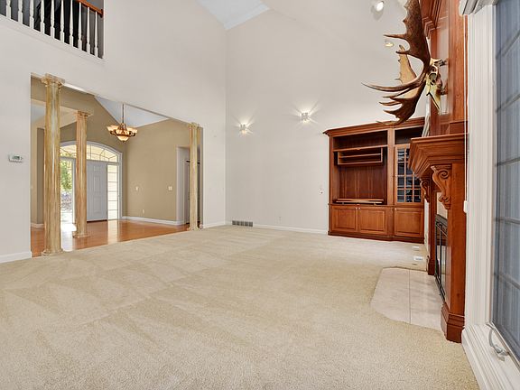 5th image of 378 E Kilbridge Dr