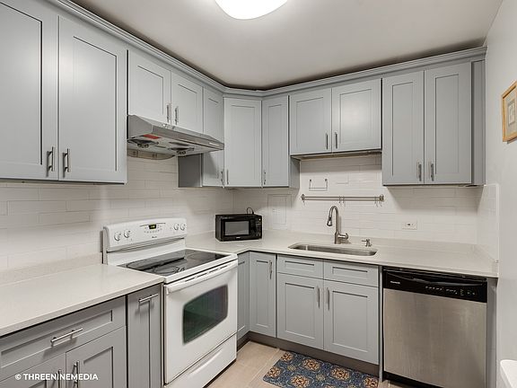 3rd image of 835 Ridge Ave APT 402